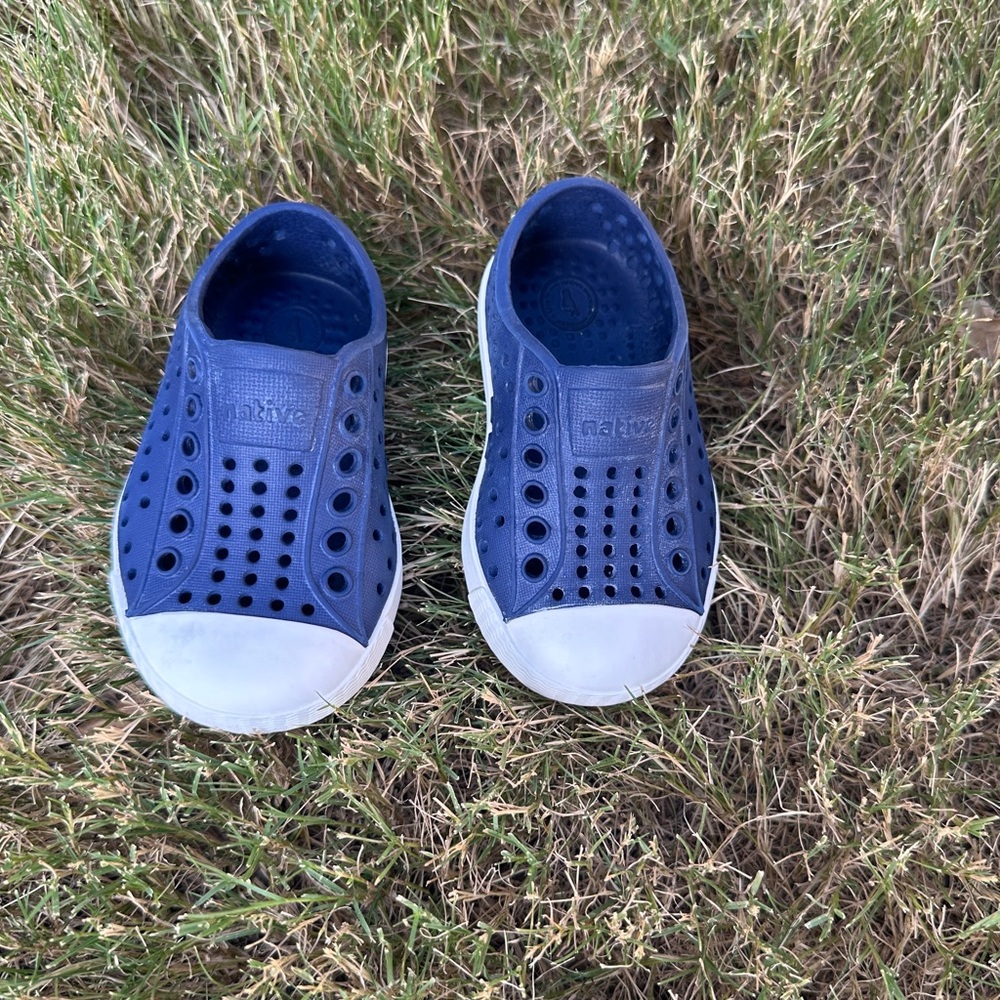 Native Navy Blue rubber sneaker White toe‎ and side walls size C4 EUC